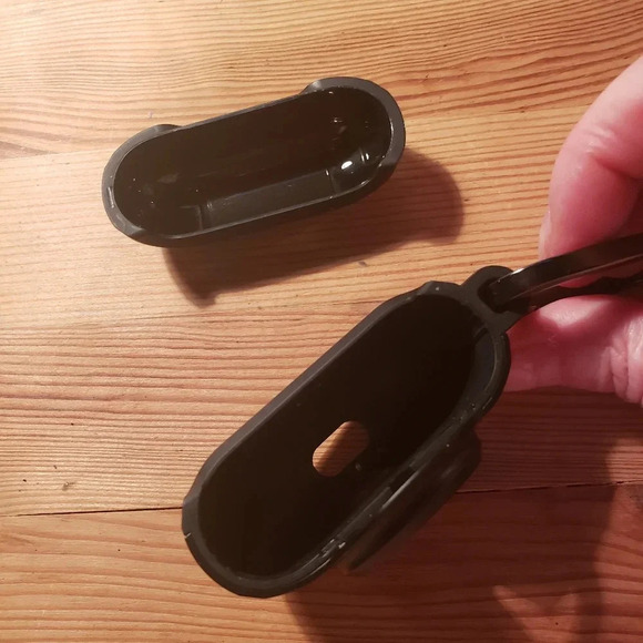 Airpod pro CASE with insert for airtag - Picture 3 of 4